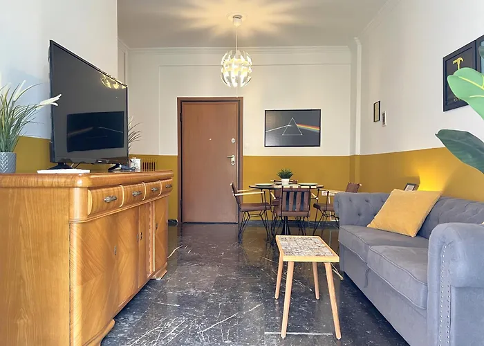 Athenian Vintage Style 2 Bdr Apartment